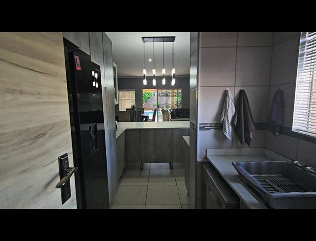 3 BEDROOM TOWNHOUSE FOR SALE IN THREE RIVERS PROPER